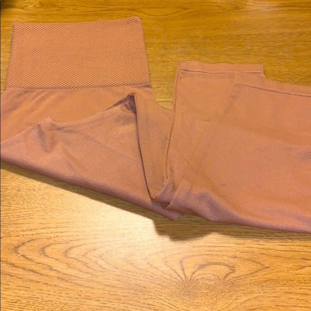 Tummy-Control High-Waist Capri Leggings Egg Shell